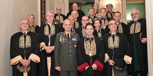 Ο αρχηγός ΓΕΕΘΑ έγινε επίτιμος διδάκτωρ του ΕΚΠΑ