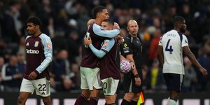 Η Άστον Βίλα έφυγε με νίκη 2-1 από την έδρα της Τότεναμ