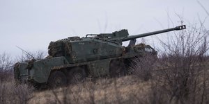 Το Τάγμα Αζόφ λέει ότι απέκρουσε επίθεση ρωσικών τεθωρακισμένων κοντά στην Ντομπροπίλια	