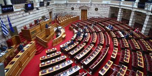 Αδεια Βουλή