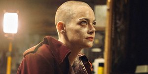 Η Έμμα Στόουν ξύρισε το κεφάλι της για την «Bugonia»