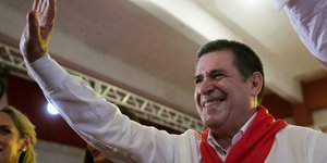 Ο Παραγουανό πρώην πρόεδρος (2013-2018) Οράσιο Κάρτες