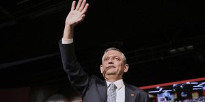 Ο ηγέτης του CHP στην Τουρκία, Οζγκιούρ Οζέλ
