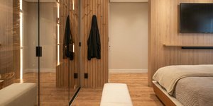 Το τρικ που κάνει τις πόρτες της ντουλάπας να δείχνουν σαν κομμάτι design