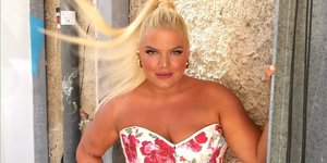 H Δανάη Μπάρκα με νέο hair look -Αβίαστο κομψό, χαρίζει φρεσκάδα