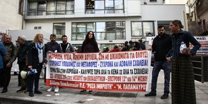 Ένταση έξω από τη Διεύθυνση Πρωτοβάθμιας Εκπαίδευσης στο Μεταξουργείο