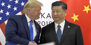 Οι πρόεδροι ΗΠΑ και Κίνας, Ντόναλντ Τραμπ και Σι Τζινπίνγκ στη συνάντησή τους τον Ιοιύνιο του 2019 στην Οσάκα