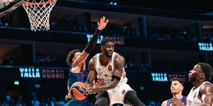 Η εντυπωσιακή Ντουμπάι BC επικράτησε με 83-78 της Μπαρτσελόνα 