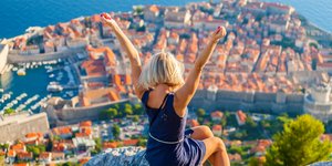 Στην Κροατία, μια μικρή λέξη κουβαλά έναν ολόκληρο τρόπο ζωής. Pomalo - κυριολεκτικά, «σιγά-σιγά» ή «χωρίς βιασύνη» / SHUTTERSTOCK