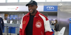 Tο εντυπωσιακό τζάκετ των παικτών του Ολυμπιακού–Η εξωφρενική τιμή του