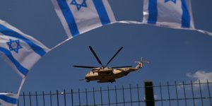 Ελικόπτερο μεταφέρει ισραηλινούς ομήρους