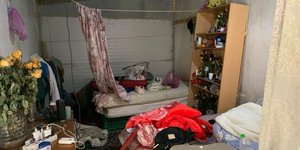 Τα δωμάτια υπό άθλιες συνθήκες που κρατούνταν οι αλλοδαποί από το Νεπάλ