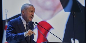 Ρετζεπ Ταγίπ Ερντογάν  ριγε κοστουμι