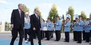 Με τιμές υποδέχτηκε τον Βρετανό πρωθυπουργό Κιρ Στάρμερ, ο Ρετζέπ Ταγίπ Ερντογάν
