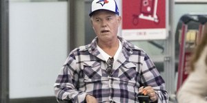 Ο ηθοποιός Έρικ Ντέιν σε αναπηρικό αμαξίδιο 