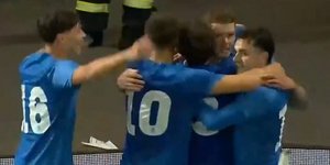 Πανηγυρισμός των παικτών της Εθνικής μετά το νικητήριο γκολ του Ράλλη