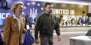 Η πρόεδρος της Κομισιόν, Φον ντερ Λάιεν και ο πρόεδρος της Ουκρανίας, Ζελένσκι