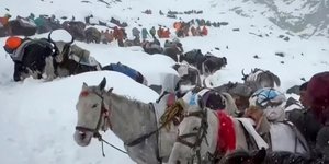 Έβερεστ: Μάχη με τον χρόνο για την διάσωση
