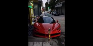 Ferrari παρκάρισμα
