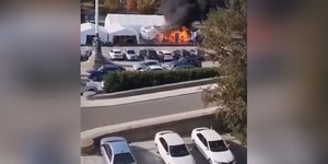 Φωτιά σε σκηνές στη Σερβία