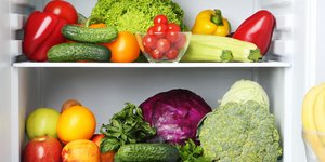 Φρούτα, λαχανικά στο ψυγείο