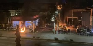 Νέα Φιλαδέλφεια: Φωτιά σε έκθεση αυτοκινήτων