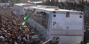 Παλαιστίνιοι κρατούμενοι επιστρέφουν στη Γάζα