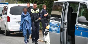 Ο γιος της δημάρχου που μαχαιρώθηκε στη Γερμανία, συνοδεύεται από αστυνομικό