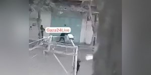 Στιγμιότυπο από βίντεο που σύμφωνα με μέσα της Γάζας δείχνουν πυροβολισμούς της Χαμάς με αντίπαλη φατρία