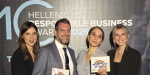 Χρυσό βραβείο στην κατηγορία «Ταξίδι, Μεταφορές» για τις «Διαδρομές»