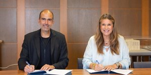 H πρόεδρος του Ιδρύματος Νεολαίας και Δια Βίου Μάθησης, Άννα Ροκοφύλλου και ο Καλλιτεχνικός Διευθυντής  του Οργανισμού Μεγάρου Μουσικής Θεσσαλονίκης, Χρίστος Γαλιλαίας