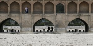 Ξεραμένο ποτάμι στην περιοχή του Ισφαχάν στο Ιράν