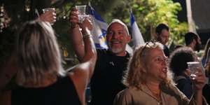 Πανηγυρισμοί Ισραηλινών μετά τη συμφωνία για το τέλος του πολέμου στη Γάζα