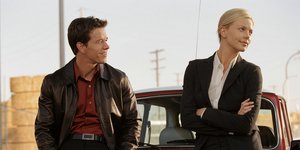 Ο Μαρκ Γουόλμπεργκ και η Σαρλίζ Θερόν στην ταινία του 2003, The Italian Job