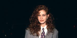 Η Τζούλια Ρόμπερτς με κοστούμι