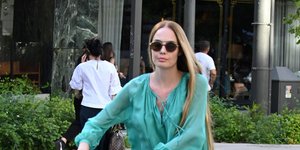 Η Αντωνία Καλλιμούκου έγινε μητέρα χωρίς να το πάρει κανείς είδηση -Η βόλτα με τον γιο της, ποιος είναι ο σύζυγός της