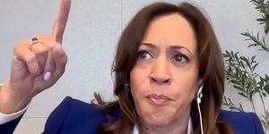 Καμάλα Χάρις, έξαλλη με Τραμπ