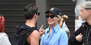 H Κατερίνα Καινούργιου στο κέντρο της Αθήνας με φουσκωμένη κοιλιά