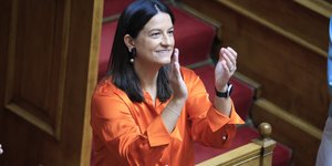 Η Νίκη Κεραμέως μετά την ψηφοφορία για το 13ωρο