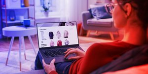 Οι εφαρμογές και οι πλατφόρμες όπως το Shein, το Temu και το AliExpress είναι περίτεχνα οικοσυστήματα που συνδυάζουν ψυχολογία, δεδομένα και αλγοριθμική στρατηγική / SHUTTERSTOCK