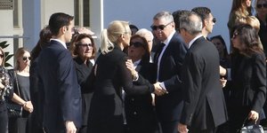 Μπέσσυ Λαιμού-Διαμαντής Λαιμός