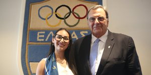 H Kλαυδία και ο πρόεδρος της ΕΟΕ, Ισίδωρος Κούβελος