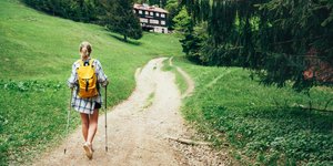 κοπελα πεζοπορια