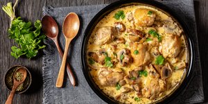 Κοτόπουλο με κρέμα και μανιτάρια / Φωτογραφία: Shutterstock