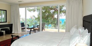 Δωμάτιο με θέα τη θάλασσα σε πολυτελές ξενοδοχείο της Κρήτης