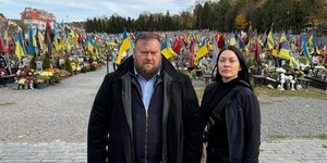 Ο βουλευτής της ΝΔ Σπύρος Κυριάκης και η βουλευτής του ΠΑΣΟΚ Νάντια Γιαννακοπούλου στην Ουκρανία