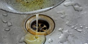 Γιατί ποτέ δεν πρέπει να ρίχνετε λάδι στο νεροχύτη της κουζίνας