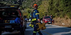 Επιχείρηση απεγκλωβισμού του 53χρονου στους Γόννους Λάρισας