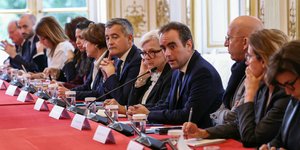 Ο Γάλλος πρωθυπουργός Σεμπαστιάν Λεκορνί στο υπουργικό συμβούλιο