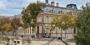 Το ανυψωτικό μηχάνημα που χρησιμοποίησαν οι δράστες της ληστείας στο Λούβρ